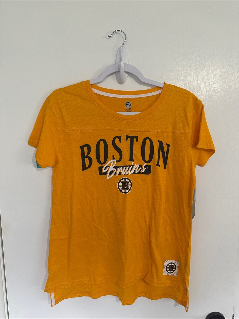 NHL Boston Bruins Yellow Tee Size Medium NWT